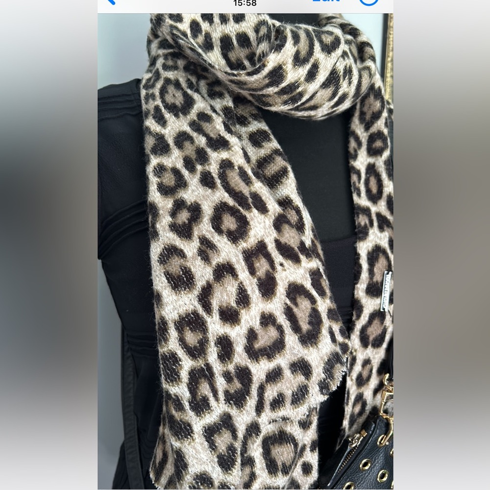 Micheal Kors leopard scarf